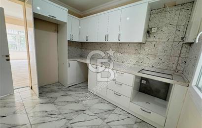 Kuşadası Merkezde Hem Yaşam Hem Gelir İçin İdeal Satılık 6+1 Villa Ve 2+1 Müştemilatı