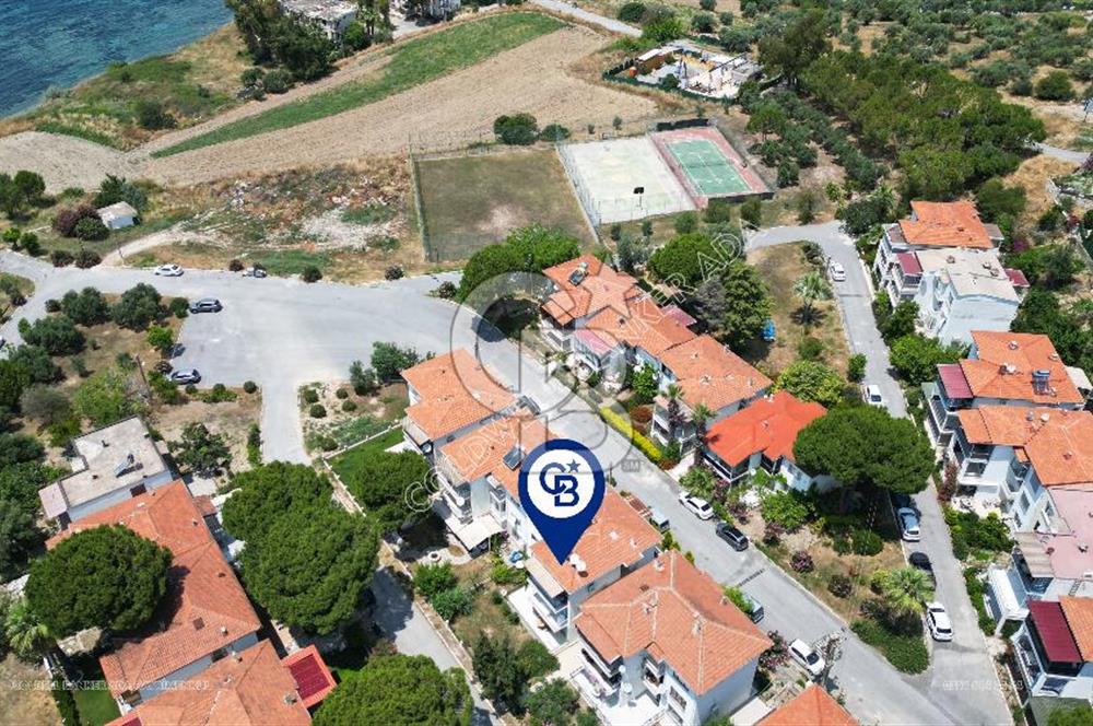 Kuşadasında Konumuyla ÖneÇıkan Satılık Bahçeli Ve Ferah 3+1Daire