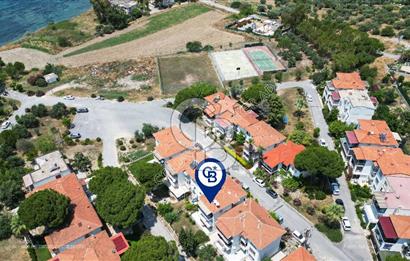 Kuşadasında Konumuyla ÖneÇıkan Satılık Bahçeli Ve Ferah 3+1Daire