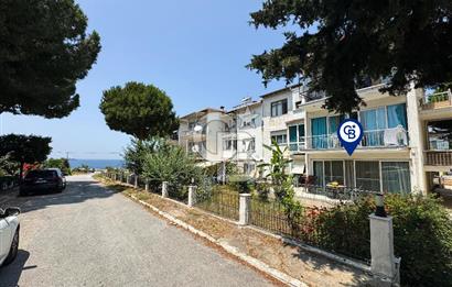 Kuşadasında Konumuyla ÖneÇıkan Satılık Bahçeli Ve Ferah 3+1Daire