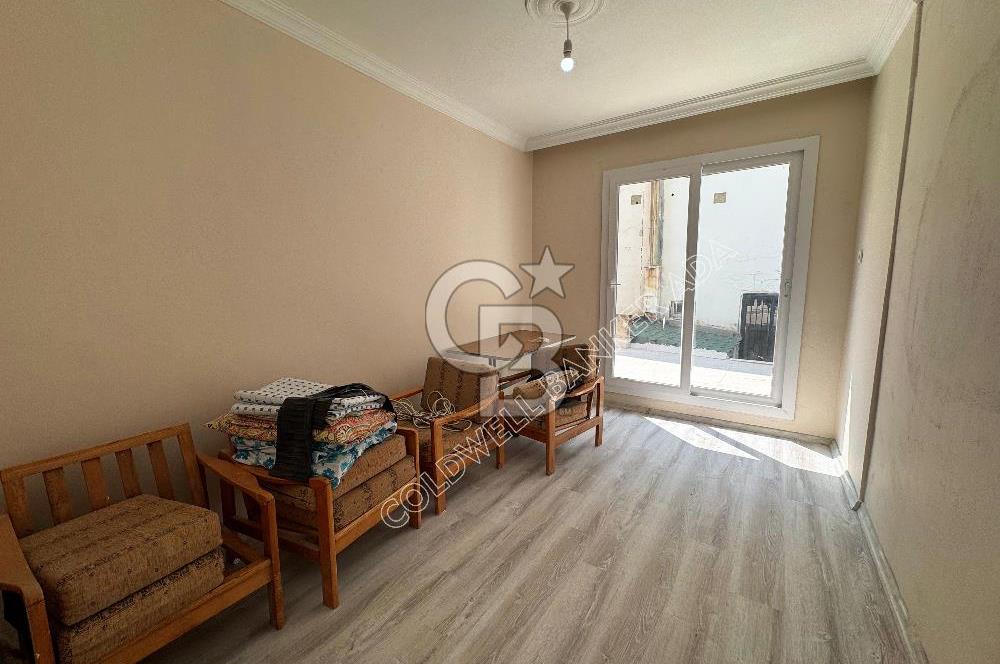 Kuşadası Merkezde Hem Yaşam Hem Gelir İçin İdeal Satılık 6+1 Villa Ve 2+1 Müştemilatı