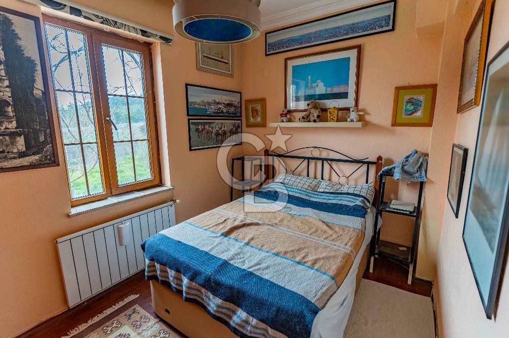 ÇANAKKALE AYVACIK SAZLI KÖYÜ 6.250 M2 ARSA VE TAŞ EV