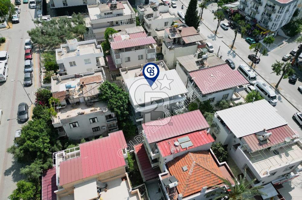Kuşadası Merkezde Hem Yaşam Hem Gelir İçin İdeal Satılık 6+1 Villa Ve 2+1 Müştemilatı