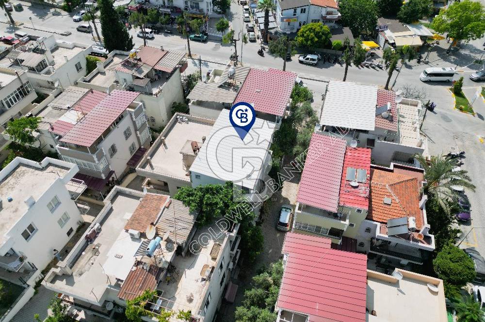 Kuşadası Merkezde Hem Yaşam Hem Gelir İçin İdeal Satılık 6+1 Villa Ve 2+1 Müştemilatı