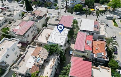 Kuşadası Merkezde Hem Yaşam Hem Gelir İçin İdeal Satılık 6+1 Villa Ve 2+1 Müştemilatı