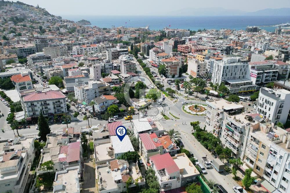 Kuşadası Merkezde Hem Yaşam Hem Gelir İçin İdeal Satılık 6+1 Villa Ve 2+1 Müştemilatı