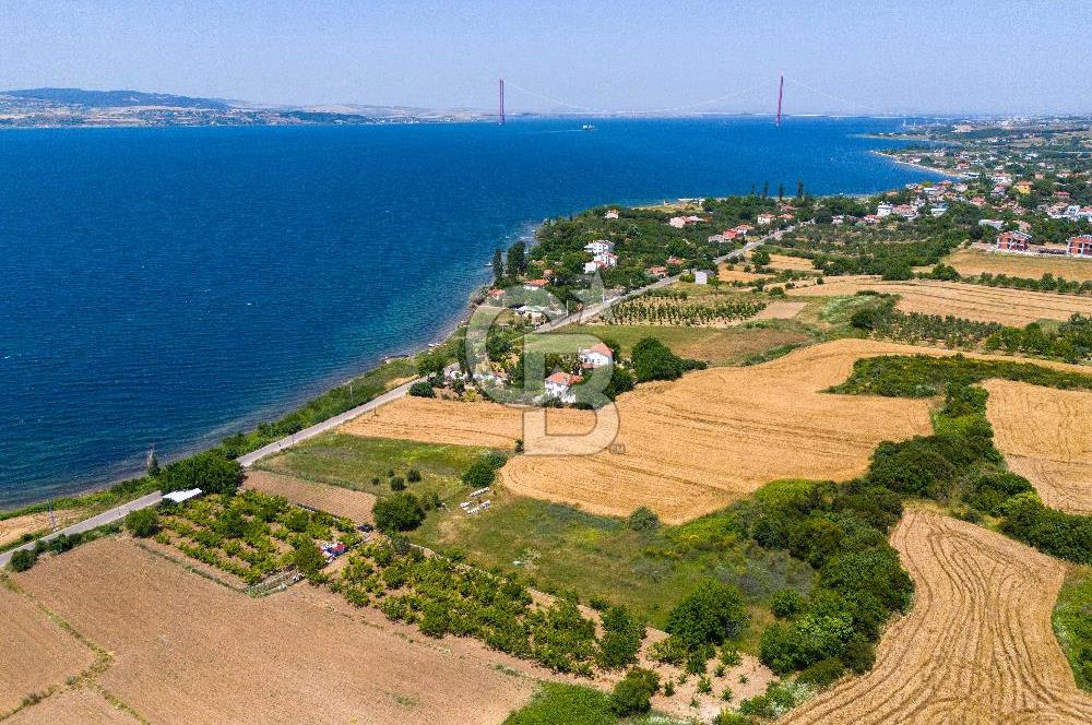LAPSEKİ SULUCA'DA EŞSİZ BOĞAZ VE KÖPRÜ MANZARALI SATILIK TARLA