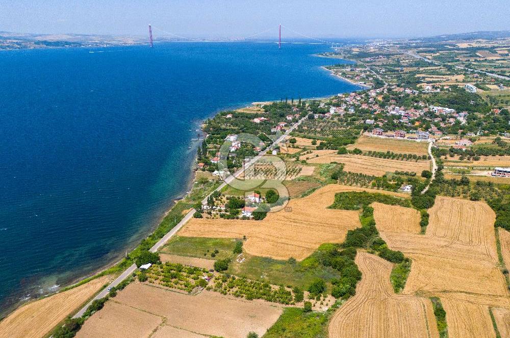 LAPSEKİ SULUCA'DA EŞSİZ BOĞAZ VE KÖPRÜ MANZARALI SATILIK TARLA