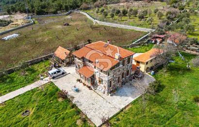 ÇANAKKALE AYVACIK SAZLI KÖYÜ 6.250 M2 ARSA VE TAŞ EV