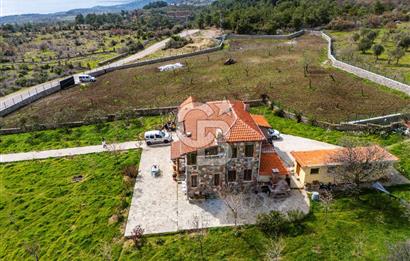 ÇANAKKALE AYVACIK SAZLI KÖYÜ 6.250 M2 ARSA VE TAŞ EV