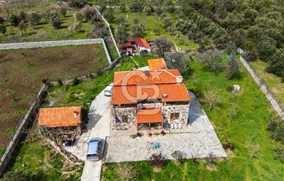 ÇANAKKALE AYVACIK SAZLI KÖYÜ 6.250 M2 ARSA VE TAŞ EV
