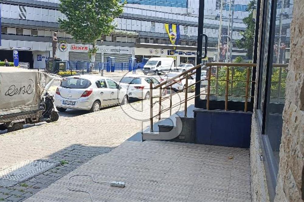 FENERBAHÇE STADININ KARŞISINDA GENİŞ DIŞ ALANLI DÜKKAN 
