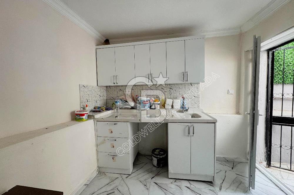 Kuşadası Merkezde Hem Yaşam Hem Gelir İçin İdeal Satılık 6+1 Villa Ve 2+1 Müştemilatı