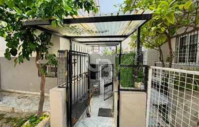 Kuşadası Merkezde Hem Yaşam Hem Gelir İçin İdeal Satılık 6+1 Villa Ve 2+1 Müştemilatı