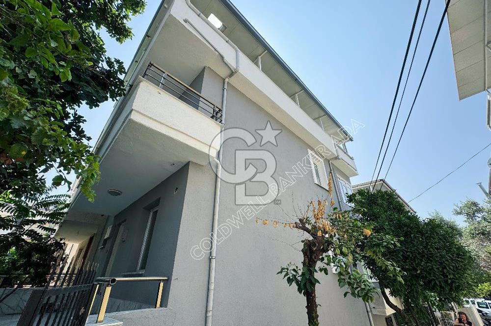 Kuşadası Merkezde Hem Yaşam Hem Gelir İçin İdeal Satılık 6+1 Villa Ve 2+1 Müştemilatı
