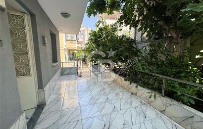 Kuşadası Merkezde Hem Yaşam Hem Gelir İçin İdeal Satılık 6+1 Villa Ve 2+1 Müştemilatı