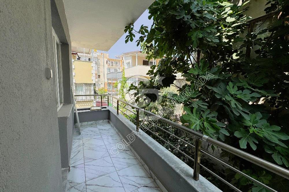 Kuşadası Merkezde Hem Yaşam Hem Gelir İçin İdeal Satılık 6+1 Villa Ve 2+1 Müştemilatı
