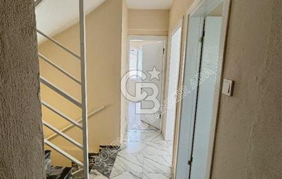 Kuşadası Merkezde Hem Yaşam Hem Gelir İçin İdeal Satılık 6+1 Villa Ve 2+1 Müştemilatı
