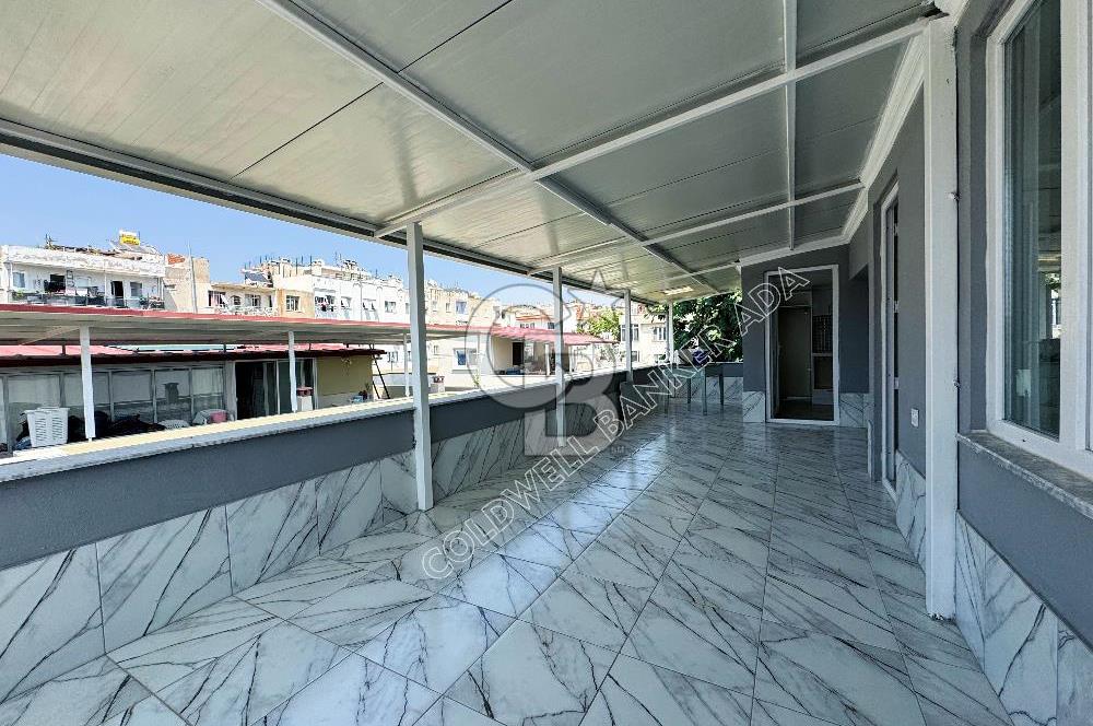 Kuşadası Merkezde Hem Yaşam Hem Gelir İçin İdeal Satılık 6+1 Villa Ve 2+1 Müştemilatı