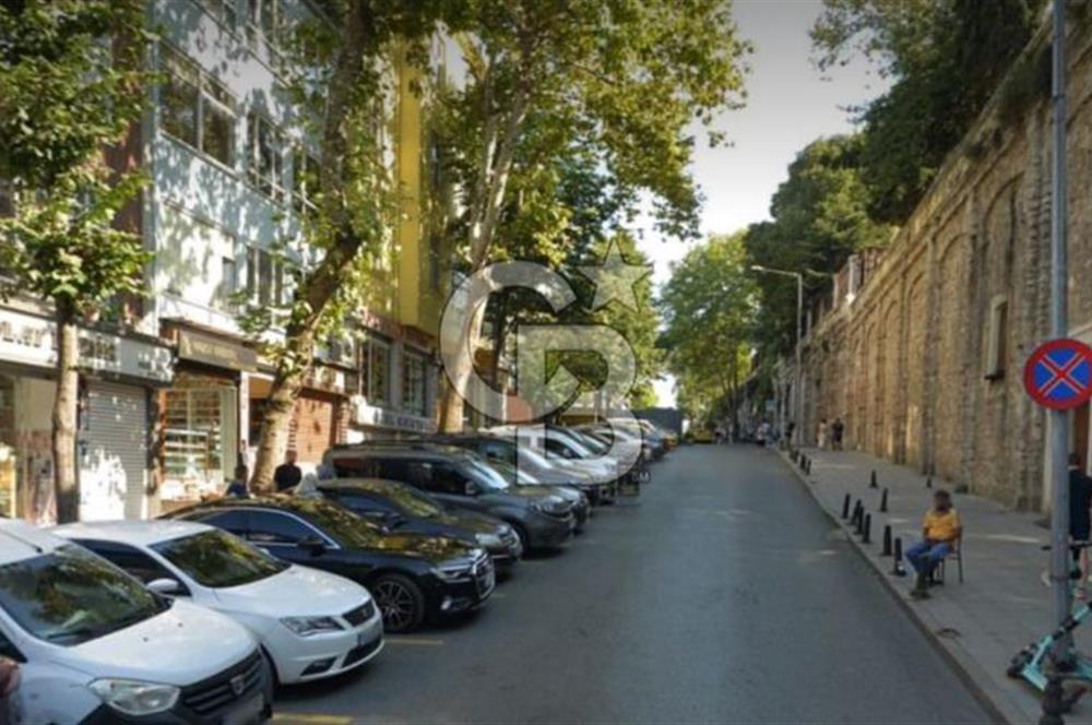 EMİNÖNÜ MERCAN' DA 30M2, KİRACISIZ SATILIK DÜKKAN