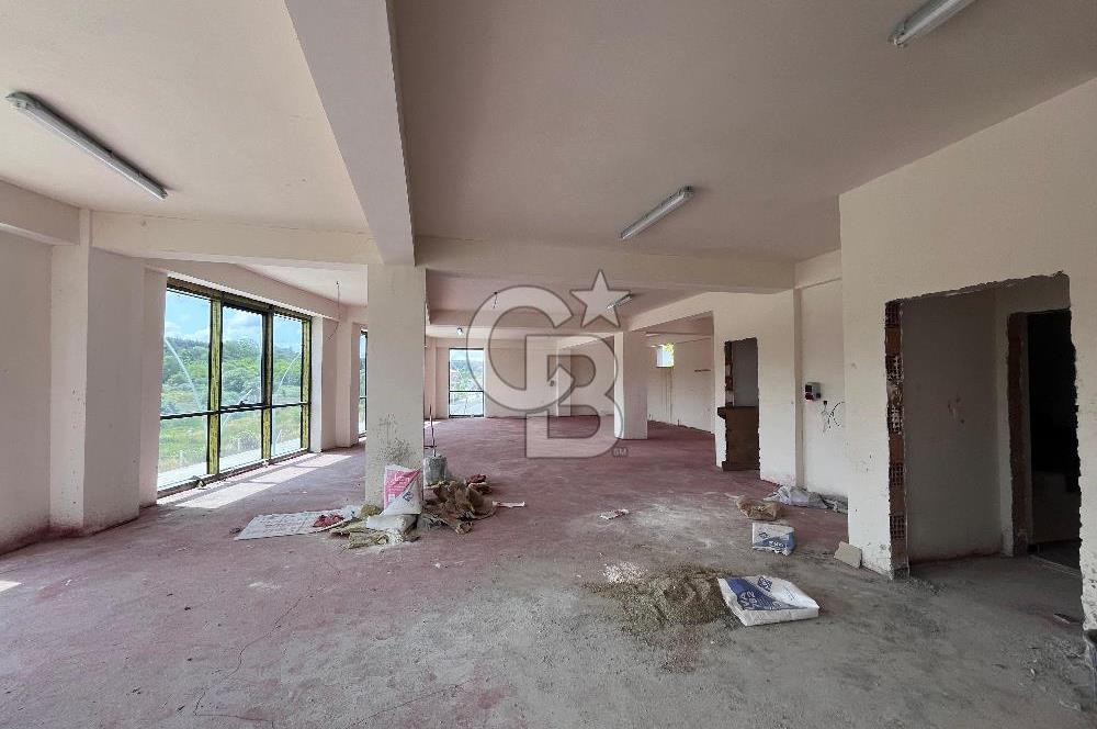 HADIMKÖY 899 M² CADDE ÜZERİ 5 KATLI KİRALIK PLAZA