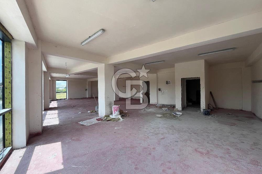 HADIMKÖY 899 M² CADDE ÜZERİ 5 KATLI KİRALIK PLAZA