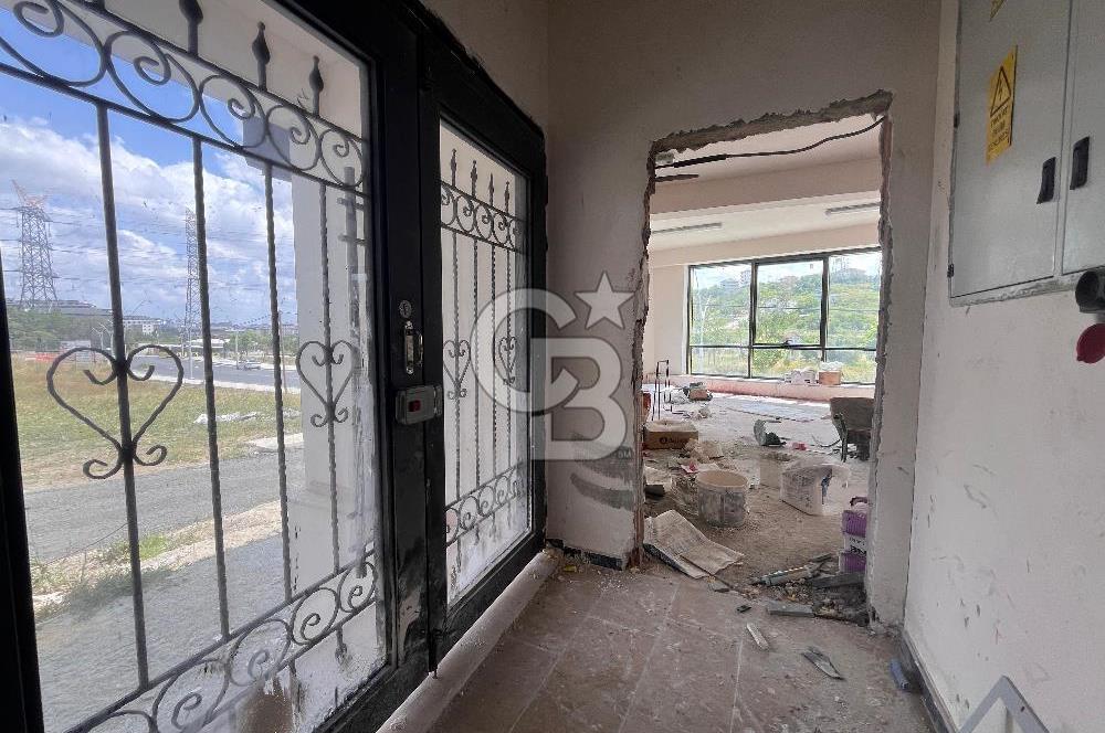 HADIMKÖY 899 M² CADDE ÜZERİ 5 KATLI KİRALIK PLAZA