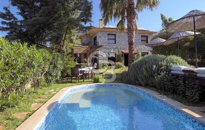Fethiye'de Satılık 2 Havuzlu 2 Müstakil Villa Sadece Bir Mülk Fiyatına  Yüksek Potansiyelli Yatırım Fırsatı