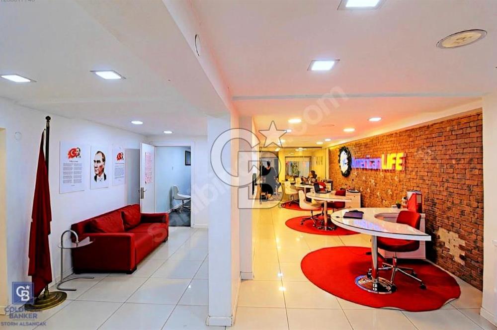 Karşıyaka Çarşı Girişinde,Yüksek Tabela Değerli, Satılık Ofisler