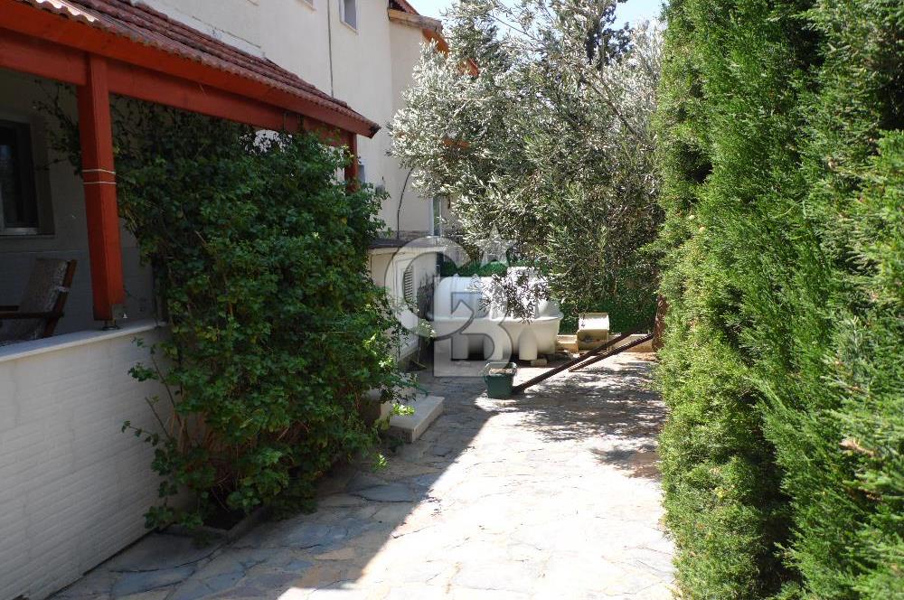 URLA İLTUR SİTESİN'DE 3+1 FIRSAT VİLLA