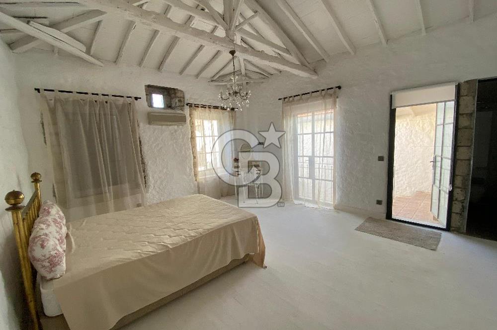 ÇEŞME ALAÇATI HACIMEMİŞ'TE 1+1 SATILIK 2 KATLI ESKİ RUM EVİ