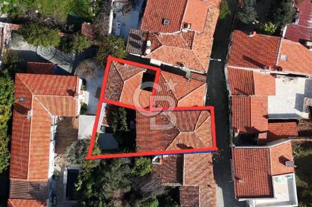 ÇEŞME ALAÇATI HACIMEMİŞ'TE 1+1 SATILIK 2 KATLI ESKİ RUM EVİ