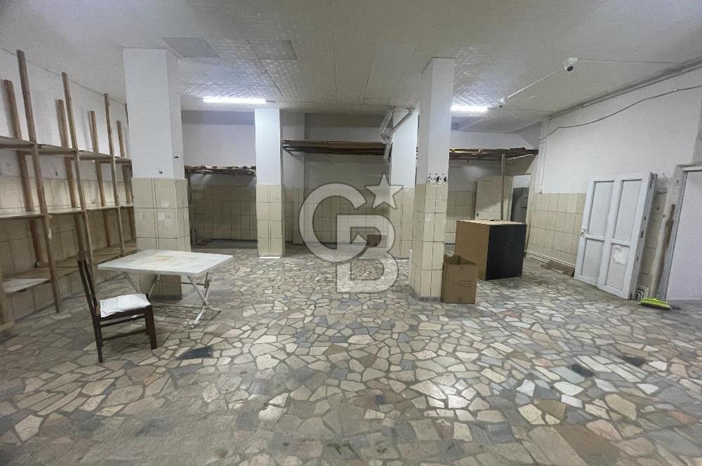 Kısıklı' da, Mağaza, Depo benzeri işlere uygun 120 m2 Dükkan