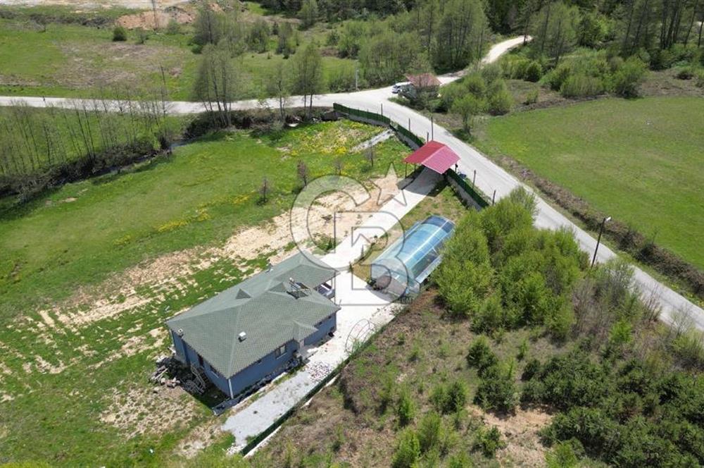 BURSA İZNİK KUTLUCA'DA 6.300M2 ARSADA SATILIK HAVUZLU KÖY EVİ