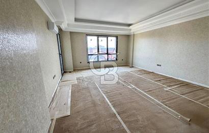 Zeytinburnu Flores Konaklarında 3,5+1  Satılık Daire
