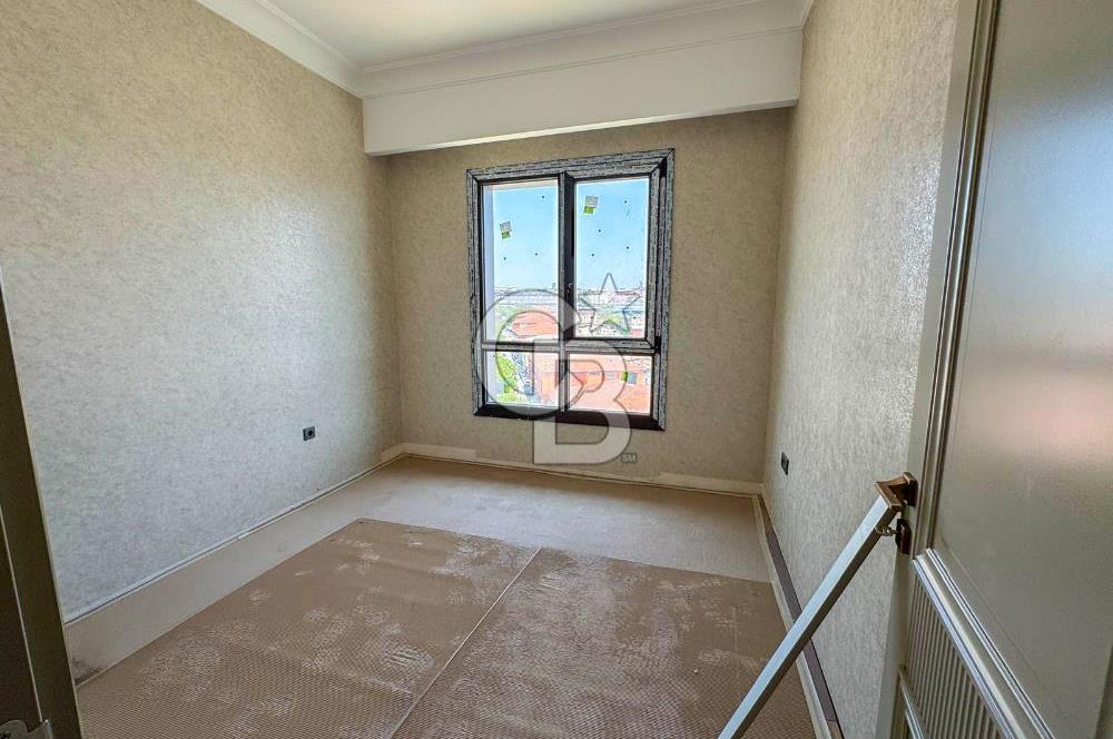 Zeytinburnu Flores Konaklarında 3,5+1  Satılık Daire