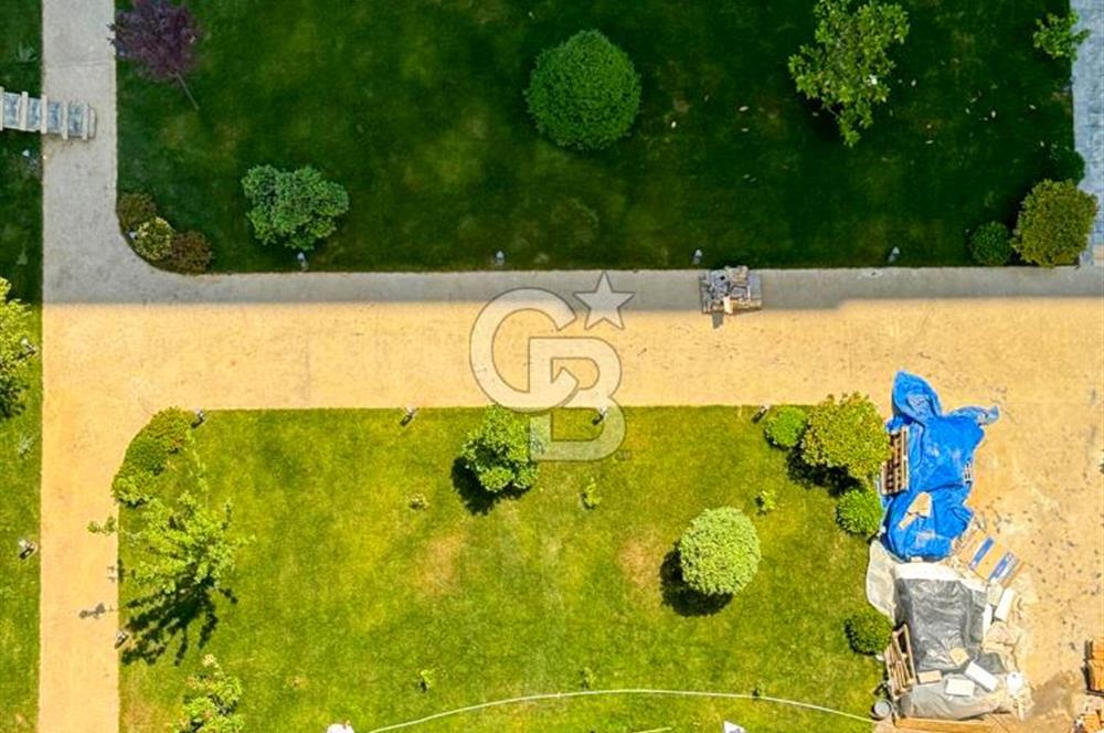 Zeytinburnu Flores Konaklarında 3,5+1  Satılık Daire