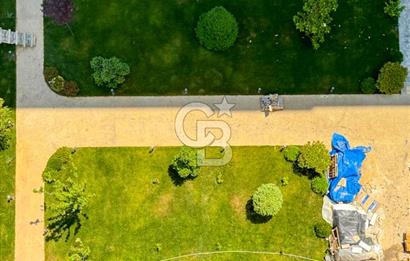 Zeytinburnu Flores Konaklarında 3,5+1  Satılık Daire