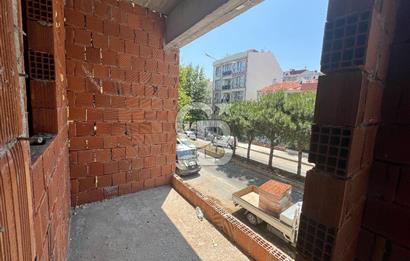 ÇANAKKALE BARBAROS MAHALLESİNDE CADDE ÜZERİ 2+1 SATILIK DAİRE