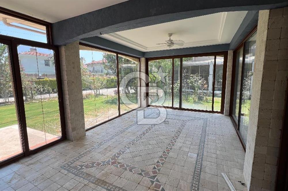 Çiğli Sasalı Gold Park Evleri'nde Satılık 4+1 Villa