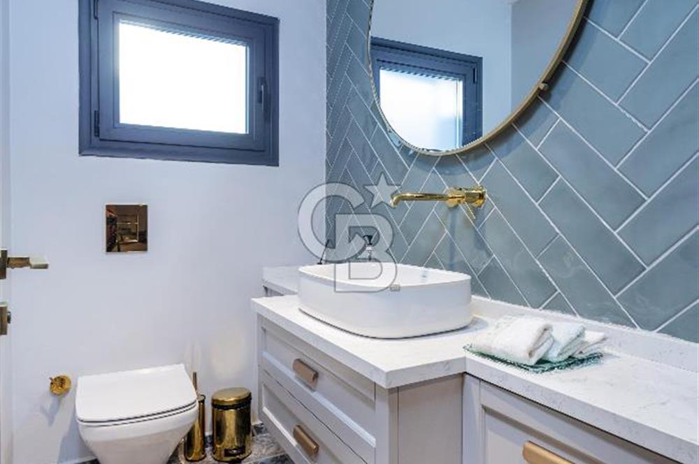 TEOK'tan Alaçatı Ağaçlı Yol'da Özel Tadilatlı Sıfır Eşyalı Villa