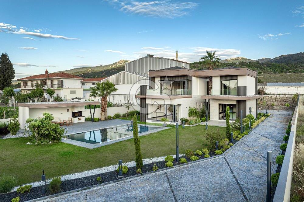 TEOK'tan Güzelbahçe'de Denize Yakın 3.000 m2 İçinde Özel Villa