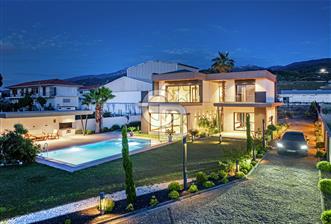TEOK'tan Güzelbahçe'de Denize Yakın 3.000 m2 İçinde Özel Villa