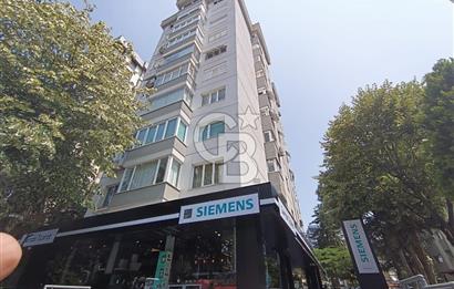 Suadiye Ayşeçavuş Caddesi Üzerinde Katta Tek 5+1 Satılık Daire