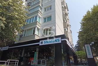 Suadiye Ayşeçavuş Caddesi Üzerinde Katta Tek 5+1 Satılık Daire