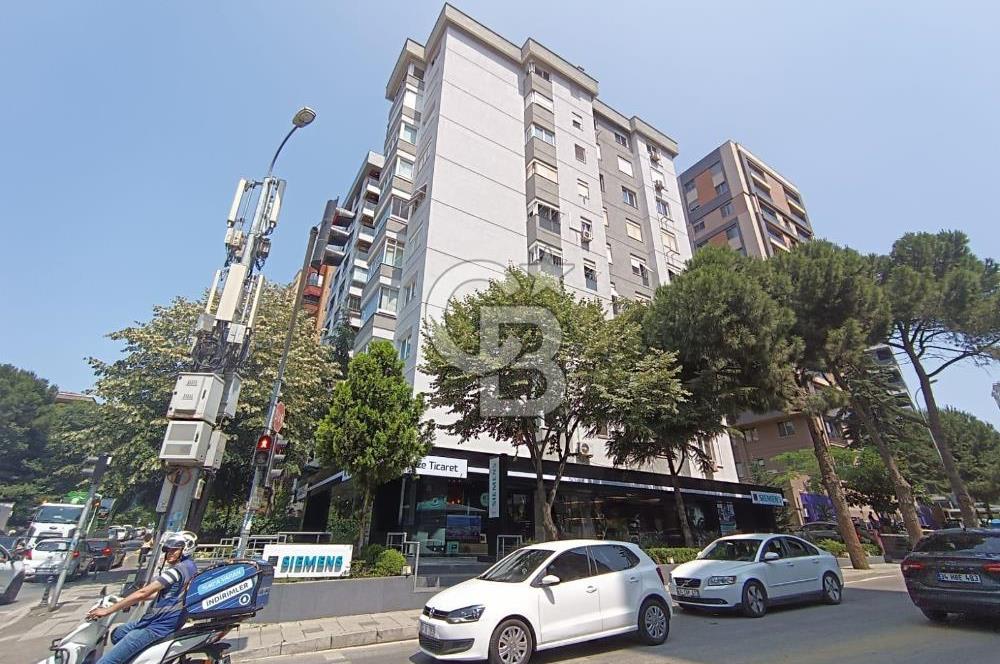 Suadiye Ayşeçavuş Caddesi Üzerinde Katta Tek 5+1 Satılık Daire