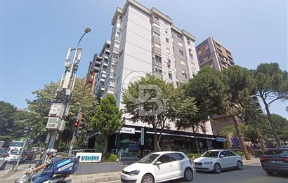 Suadiye Ayşeçavuş Caddesi Üzerinde Katta Tek 5+1 Satılık Daire