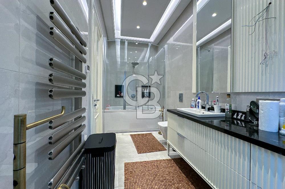 Göl İstanbul' da 6+1 Göl ve Deniz Manzaralı Satılık Villa