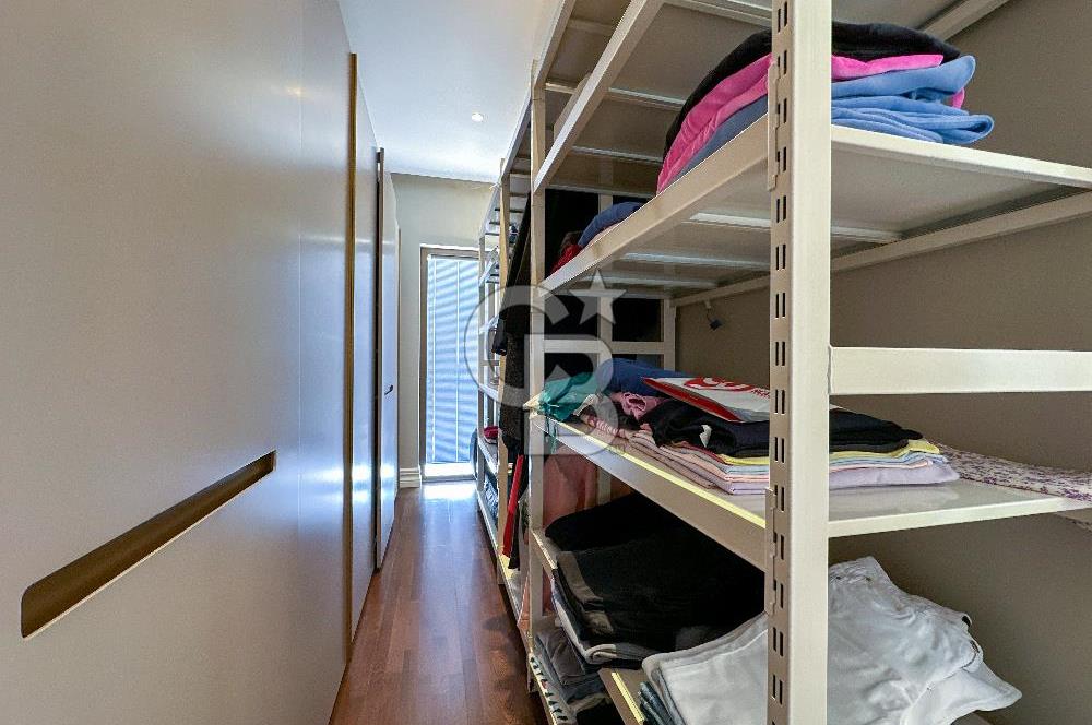 Göl İstanbul' da 6+1 Göl ve Deniz Manzaralı Satılık Villa