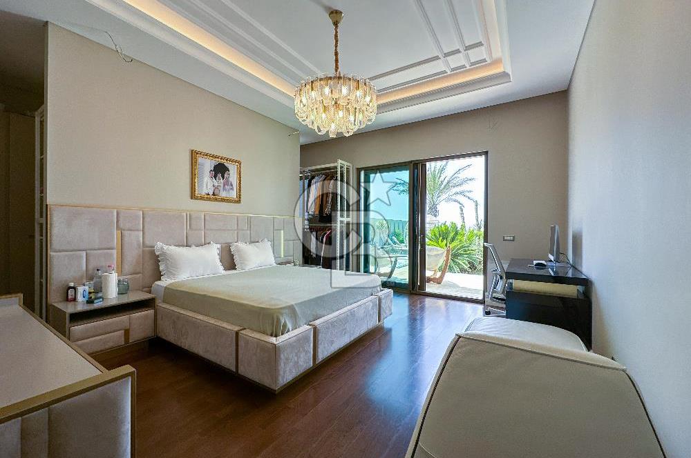 Göl İstanbul' da 6+1 Göl ve Deniz Manzaralı Satılık Villa